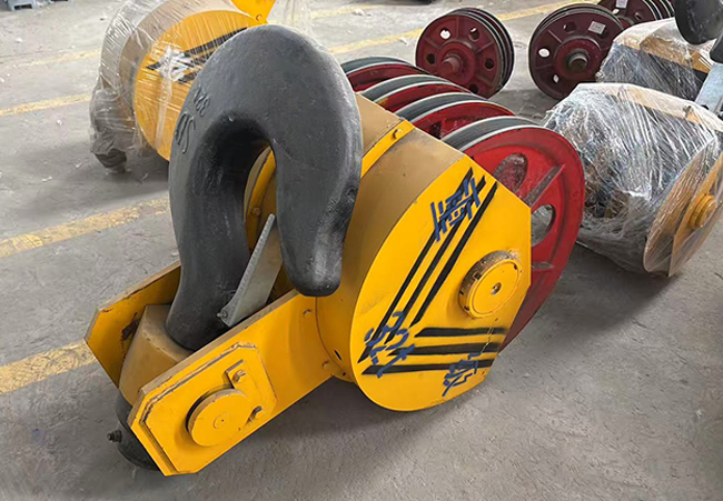 crane hook with pulley block