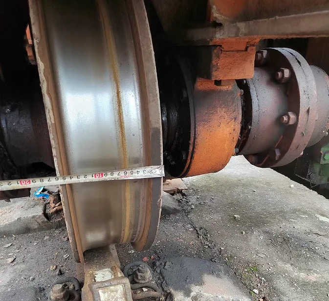 Rail side wear marks