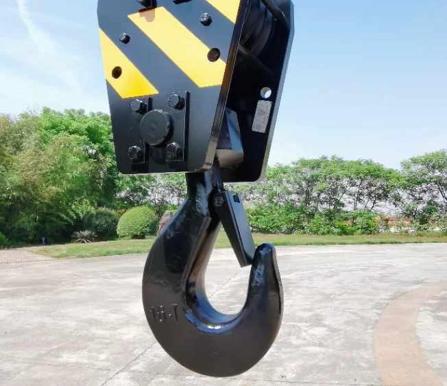 proper crane hook rigging with safety latch