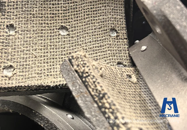 High-strength manganese steel wedge block for crane storm brake