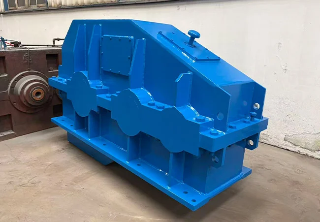 Heavy-duty crane reducer for overhead and gantry cranes