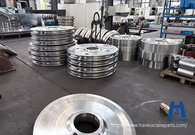 Multi-sheave crane block assembly in heavy-duty lifting application