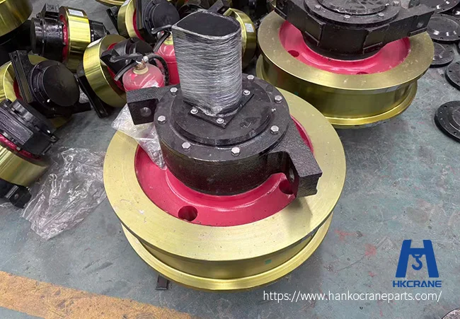 Crane wheel dimension diagram with tread diameter, bore, hub width, flange height, and keyway labeled