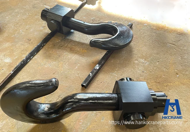 Forged-crane-hook-dimensions-diagram-showing-throat-opening,-overall-height,-and-shank-diameter-for-a-single-hook