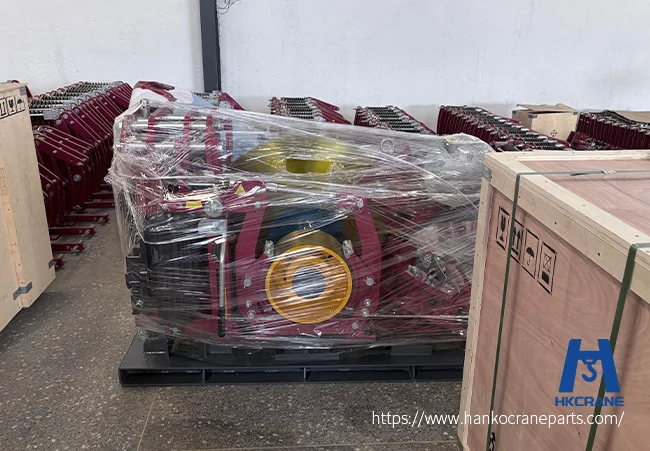 Rail-clamp storm brake for anchoring outdoor gantry cranes in high wind