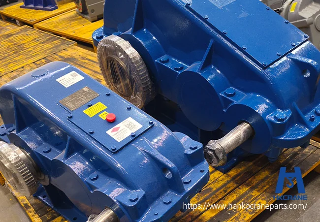 Crane gearbox specifications visible on the nameplate: model, nominal ratio, and rated output torque