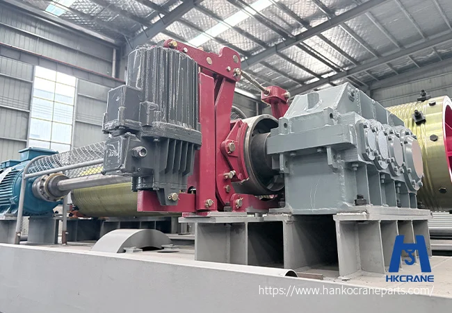 Mechanical components used in lifting systems: crane sheaves and brake parts in Hanko workshop