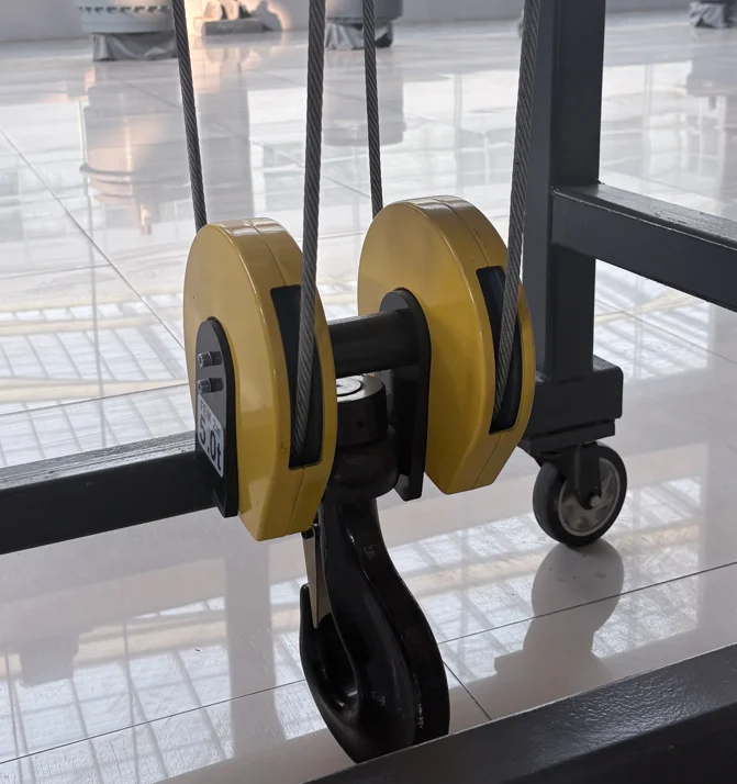 crane sheave block guiding wire rope during lifting